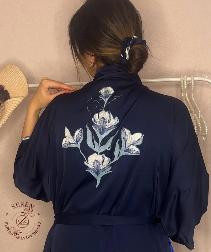 پشت روبدوشامبر ماه پوش