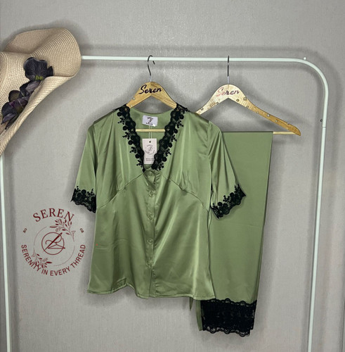 بلوز آستین بلند به همراه شلوار ساتن